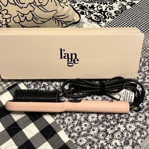 L’ange Smooth It  in Blush. Used a couple times.